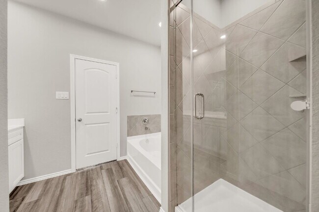 Building Photo - Welcome to this beautifully maintained 2-s...