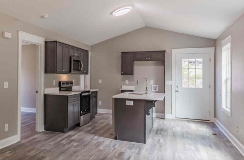 Building Photo - 627 Fondel Ln