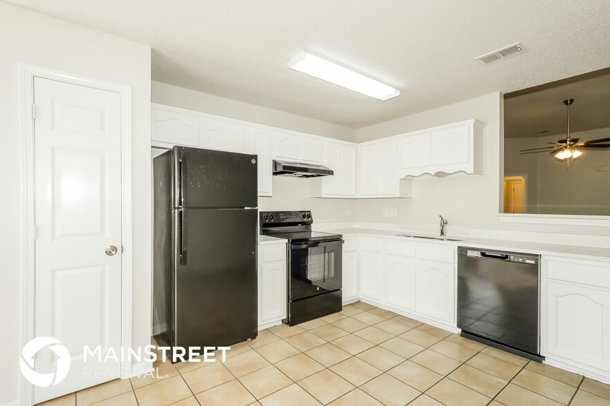 Building Photo - 8254 Manhatten Dr