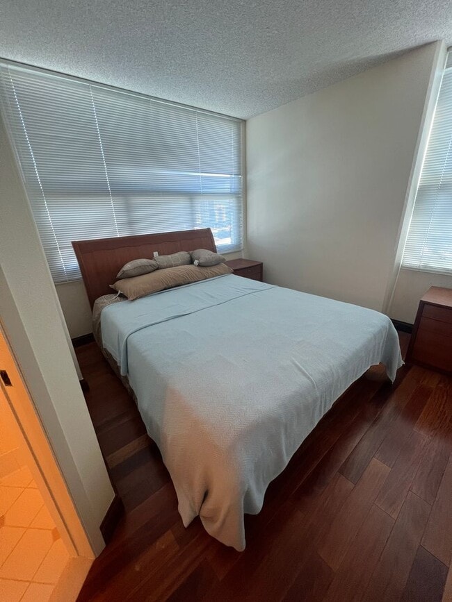 Building Photo - 247