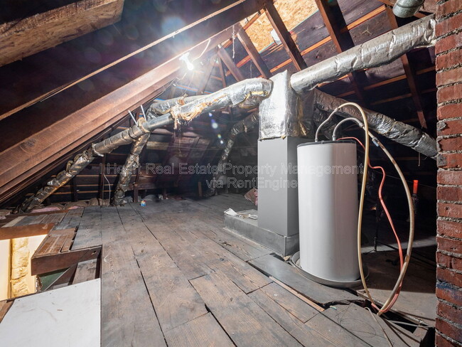 Building Photo - 878 1/2 Sullivant Avenue