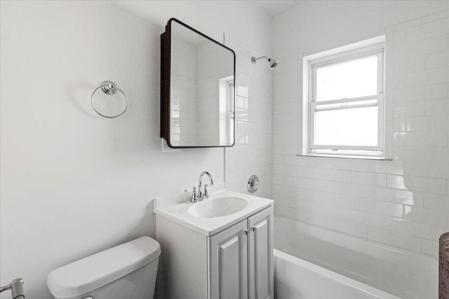 Building Photo - 4314 N Spaulding Ave