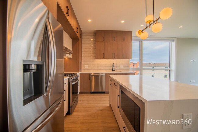 Building Photo - 2355 W Flournoy St