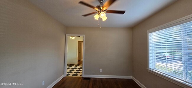 Building Photo - 1302 McDuff Ave S