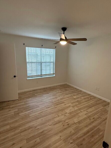 Building Photo - 14800 Enterprise Dr