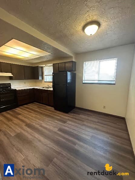 Building Photo - 674 W Cedar-2