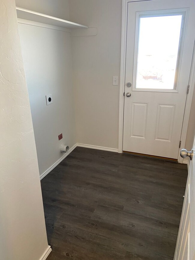 Building Photo - *Pre-leasing* Three Bedroom | Two Bath Dup...