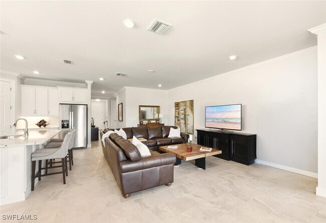 Building Photo - 28044 Sanibel Sands St