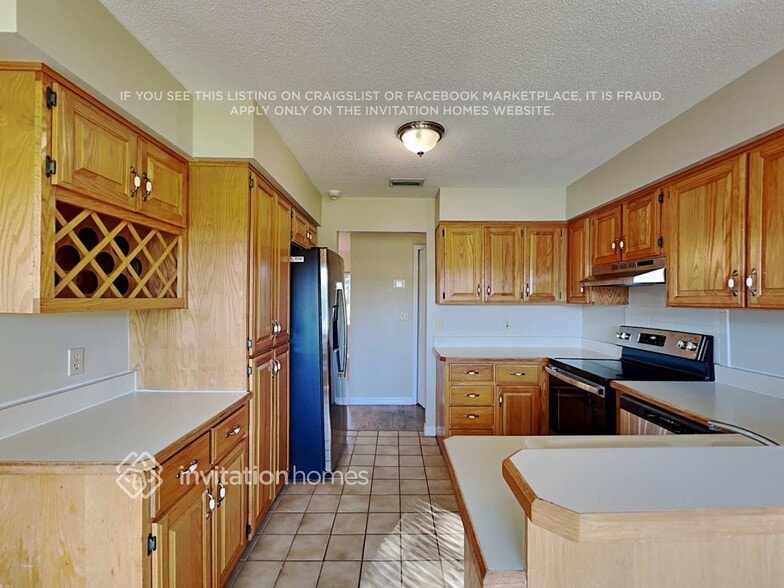 Building Photo - 6169 Half Moon Dr