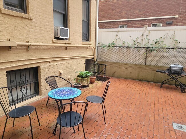 Building Photo - 35-06-35169 169th St