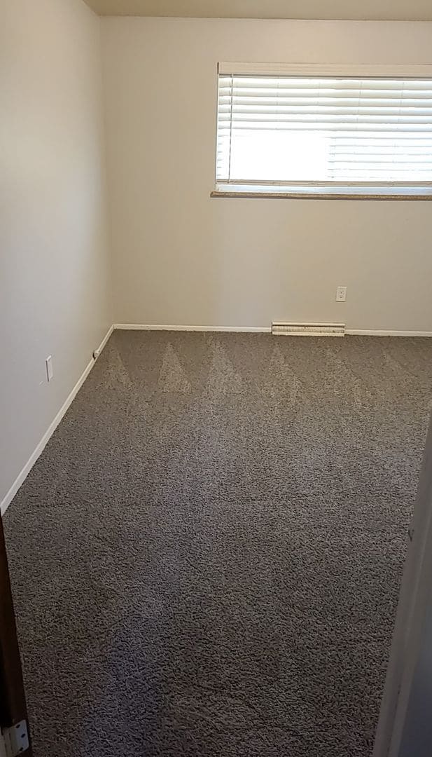 Building Photo - Updated 2 Bedroom Apartment with Private P...