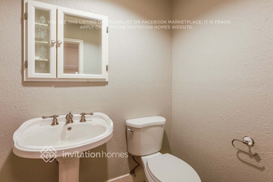 Building Photo - 160 Lakehurst Dr