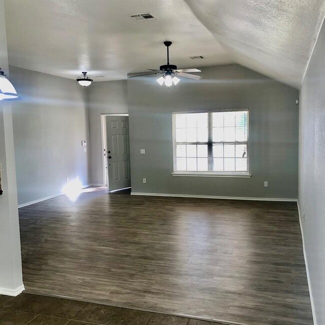 Building Photo - 233 Spring Creek Rd