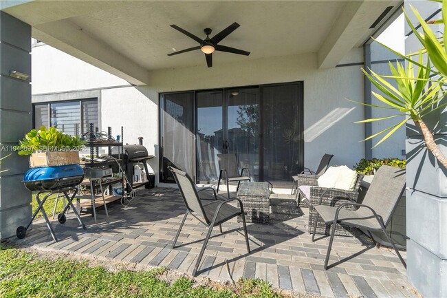 Building Photo - 10890 Shore St