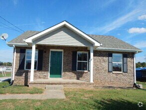 Building Photo - Southern Charm Meets Everyday Comfort – Mi...