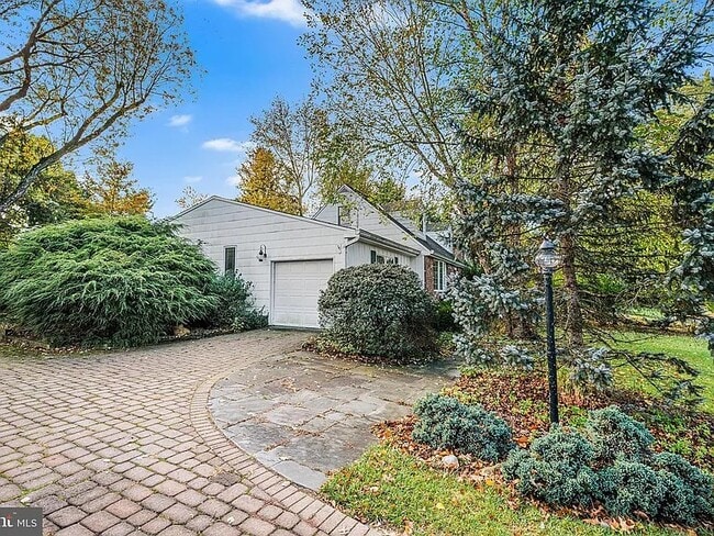 Building Photo - 13 Lopatcong Dr