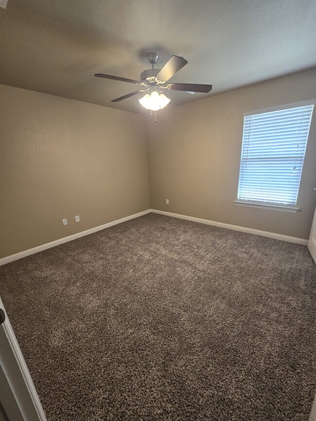 Building Photo - Spacious 3 Bedroom, 2 Bath Duplex for Rent...