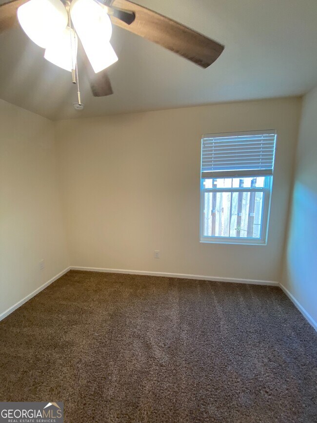 Building Photo - 25 Fox Path