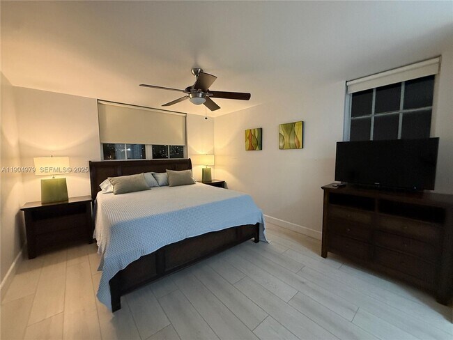 Building Photo - 19701 E Country Club Dr