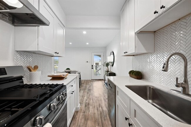 Building Photo - 5911 Sheridan Ave