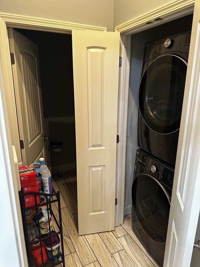 Washer/dryer hookup - 513 Cliff Bullock Dr