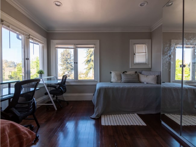 Bright and comfy with hardwood floors and a view. - 2901 Channing