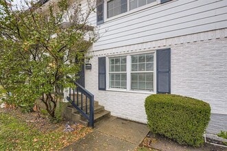 Building Photo - 214 Austin St