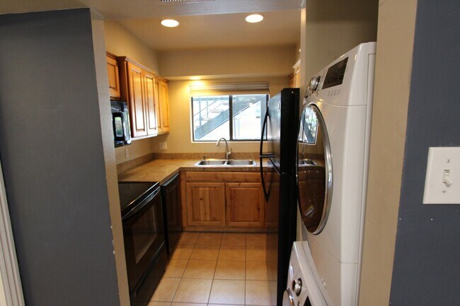 Building Photo - MOVE IN SPECIAL! Ground Level 2-Bedroom Co...