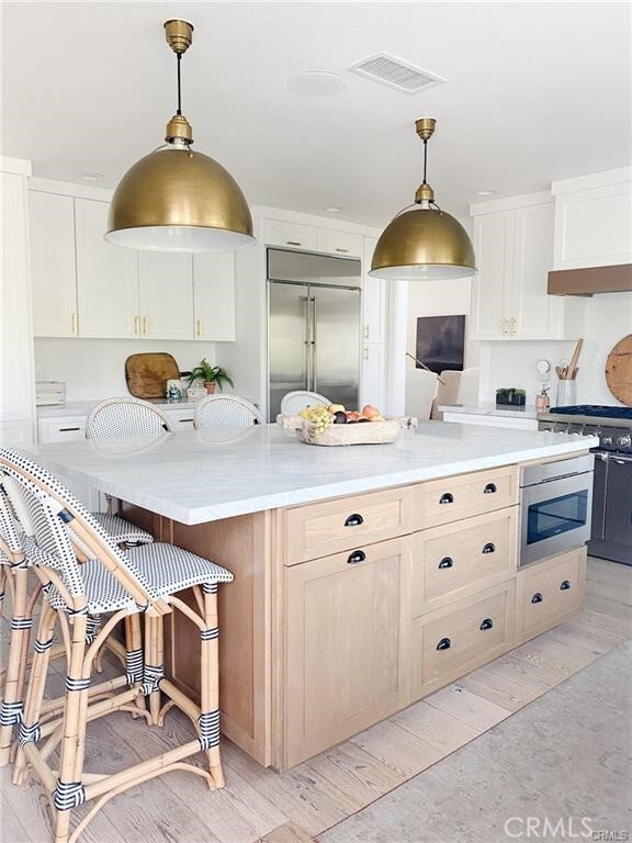 Building Photo - 13 Bernay