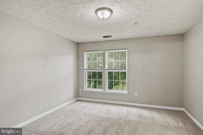 Building Photo - 8755 Thornbrook Dr