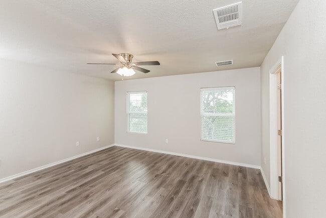 Building Photo - 15210 Pandion Dr