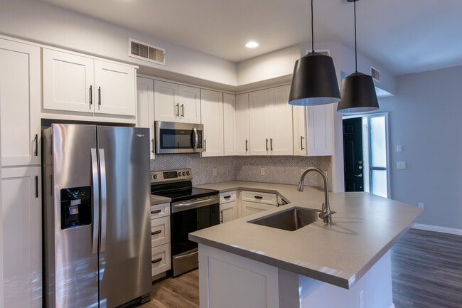 Building Photo - 9550 E Thunderbird Rd