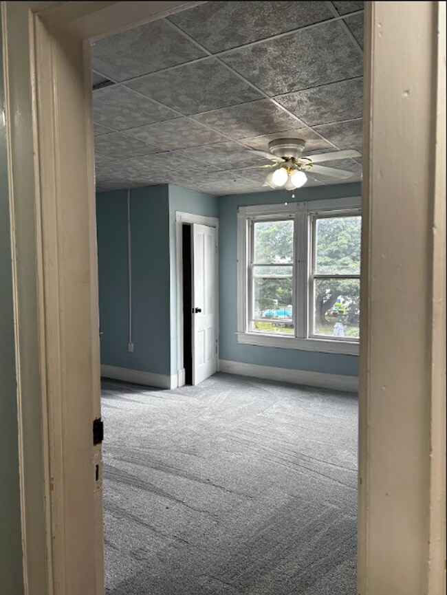 Building Photo - 1638 Sanderson Ave