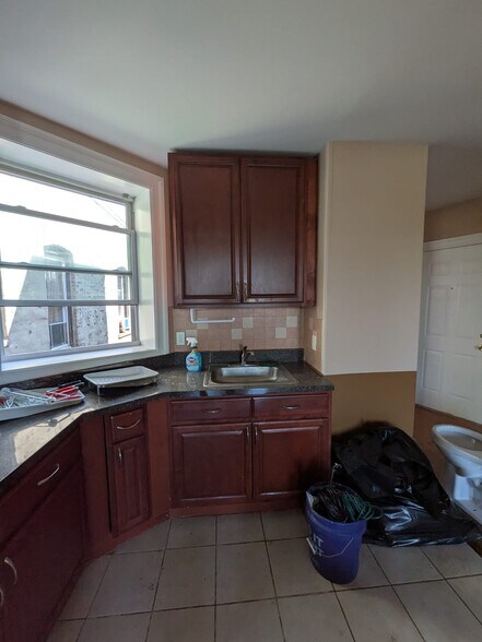 Building Photo - 550 Avenue C