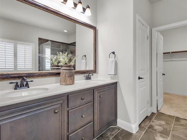 Building Photo - 310 Hawthorn Dr