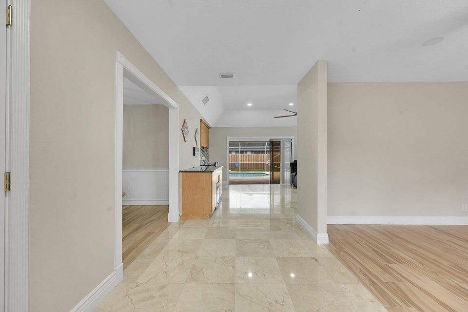 Building Photo - 614 Azure Ave