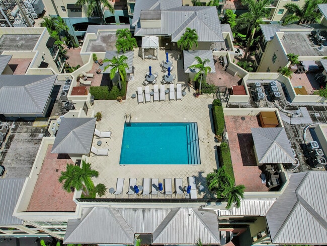 Building Photo - 225 NE 1st St