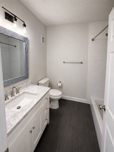 Building Photo - 151 Jardin De Mer Pl