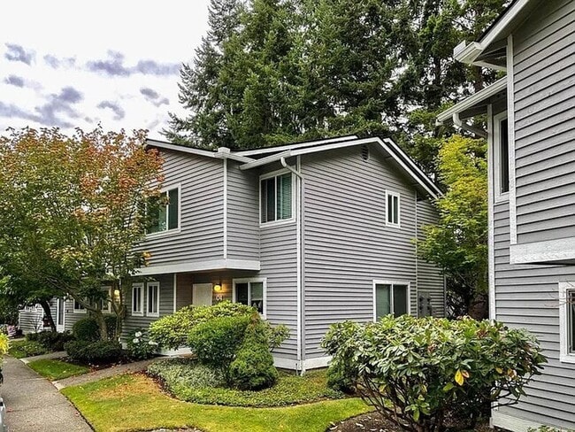 Building Photo - Charming Bothell Condo in a Fantastic Location! (Lower rent for 8 of 12 months