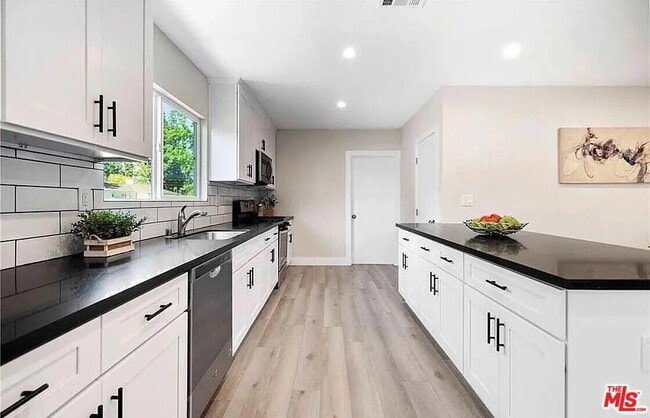 Building Photo - 6651 Aldea Ave