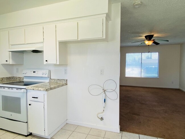 Building Photo - $2,050 Ashlan & Fowler, 3 Bedroom Home - H...