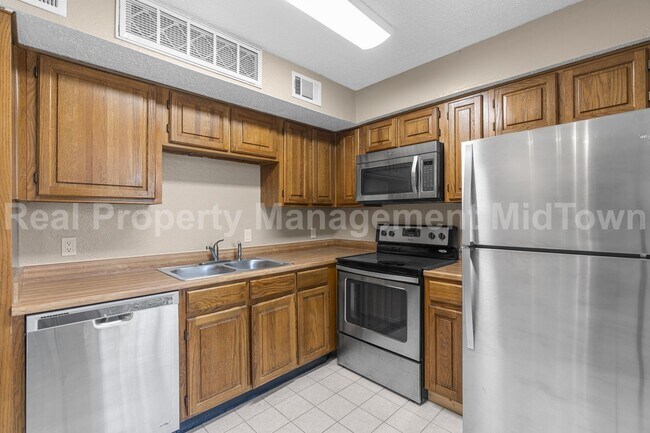 Building Photo - Cozy One-Bedroom Townhome in Prime Arlingt...