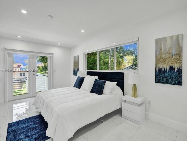 Building Photo - 210 NE 85th St