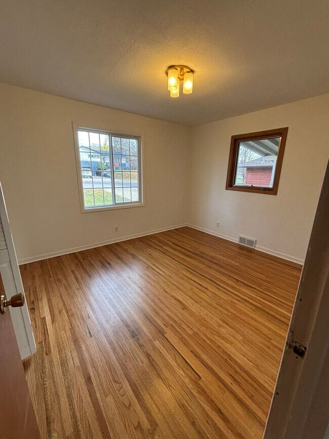 Building Photo - 5 BED | 3 BATH | CARPORT | WEST RAPID