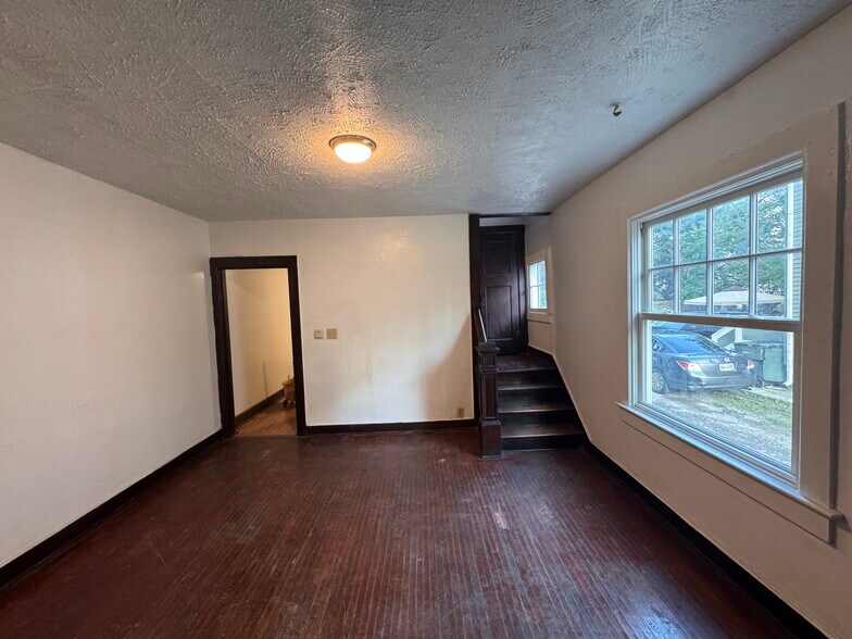 Building Photo - 1098 Miller Ave