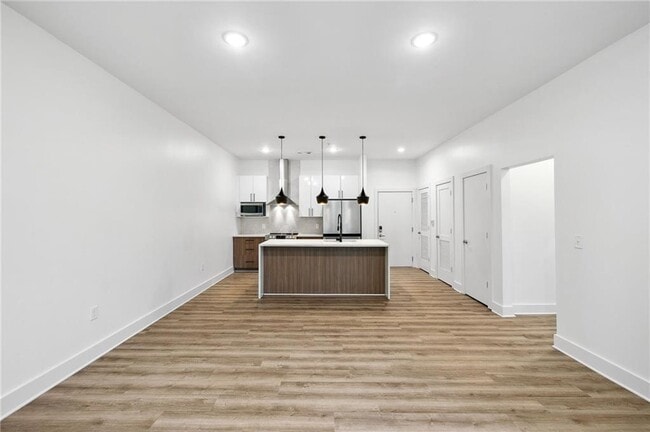 Building Photo - 112 Rogers St NE