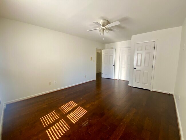 Building Photo - 3833 Kinross Pl