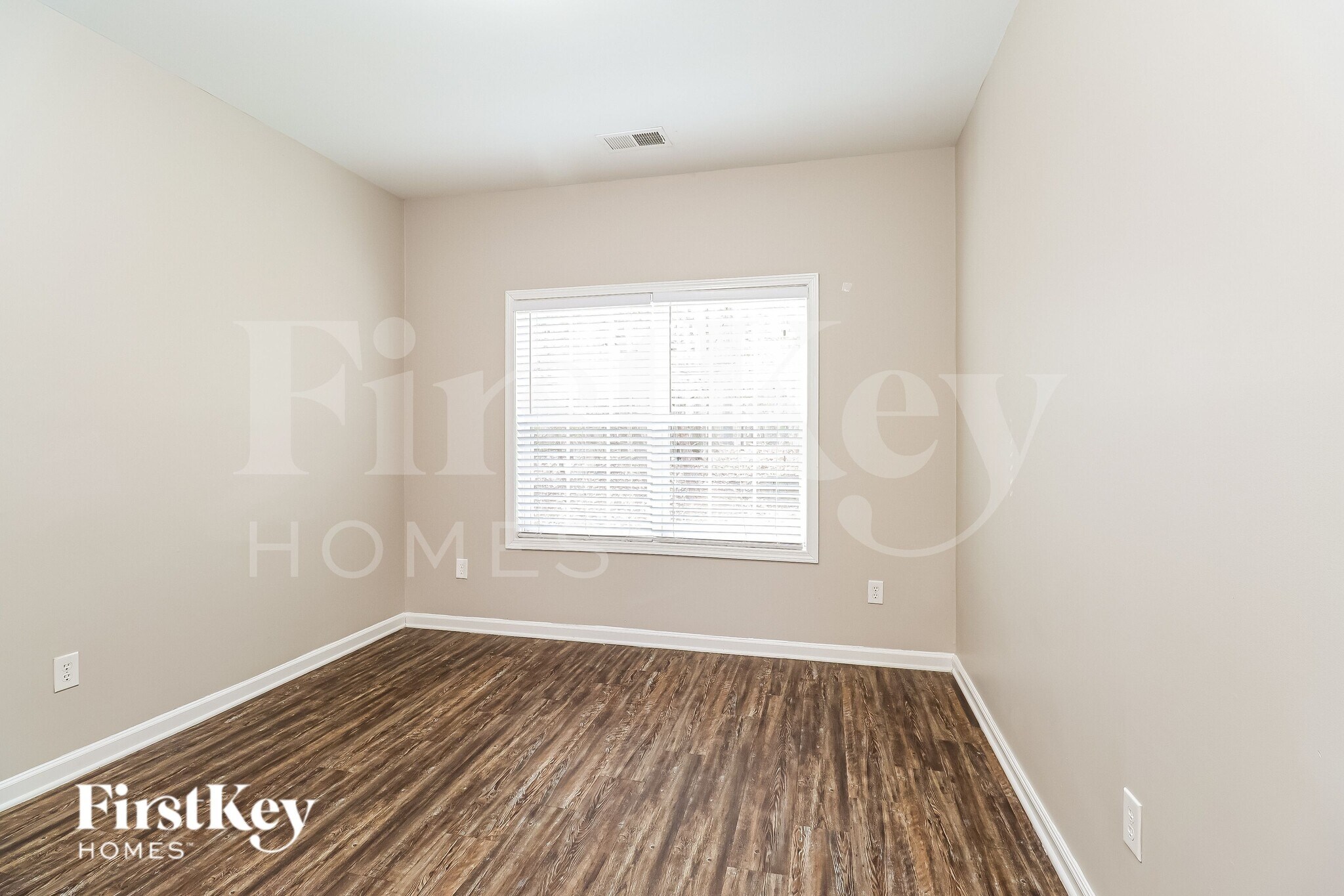 Building Photo - 9827 Jeanette Cir