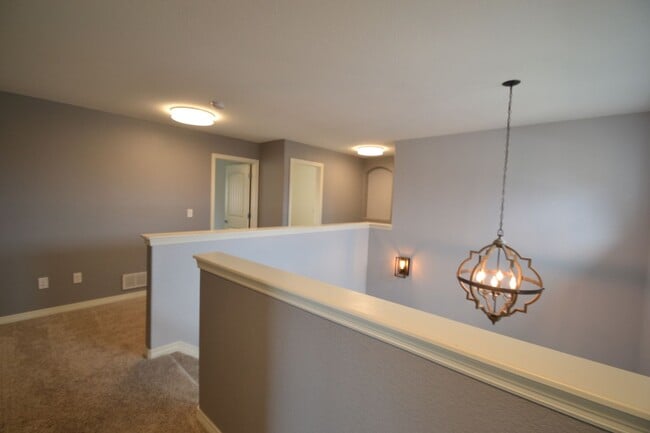 Building Photo - 5 Bed 3.5 Bath 3 Car Garage with AC