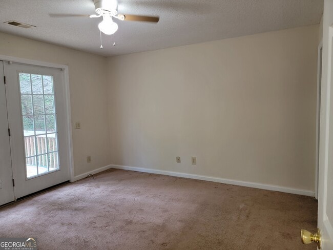 Building Photo - 104 Denhaven Dr